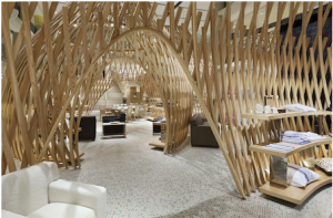 7ème arrondissement paris boutique Hermes avec une architecture originale qui en fait un magasin de luxe pour le shopping parisien