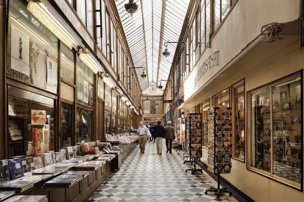 Passage place. Galerie Vivienne Париж. Галерея Пассаж в Париже. Пассаж Вивьен. Пассаж «galerie Vivienne.