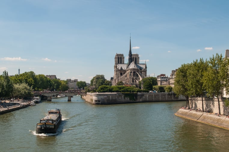 Paris' Right Bank VS Left Bank: Which Is the Best for Tourists?