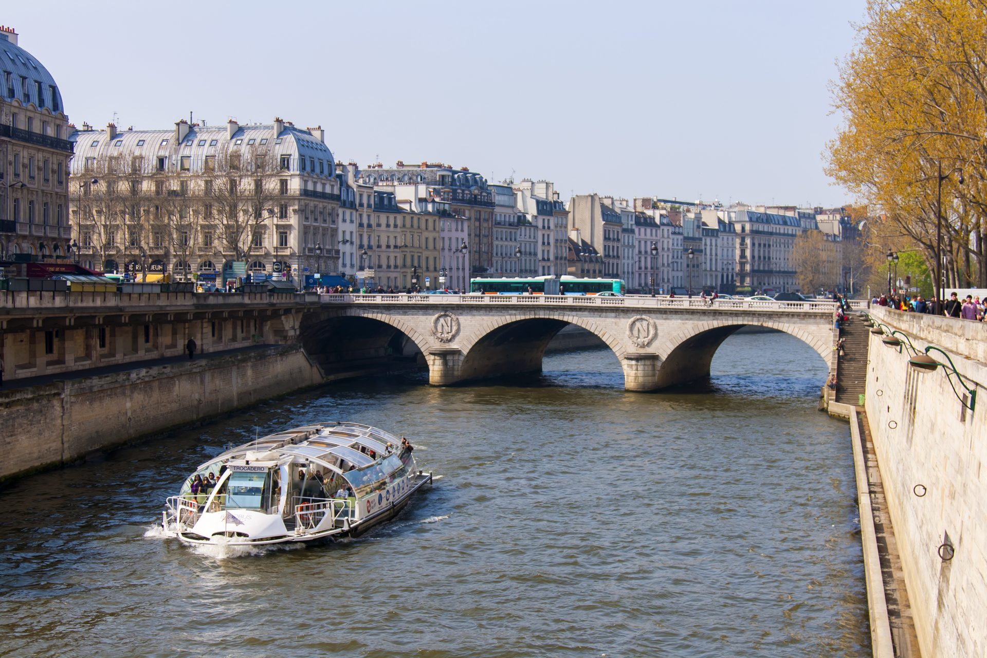 batobus-traveling-paris