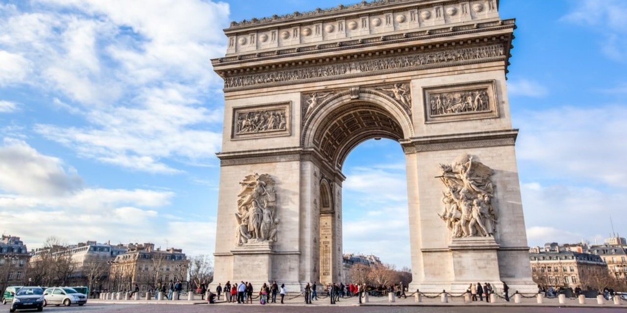 How to Move to Paris? Discover our tips Paris Attitude
